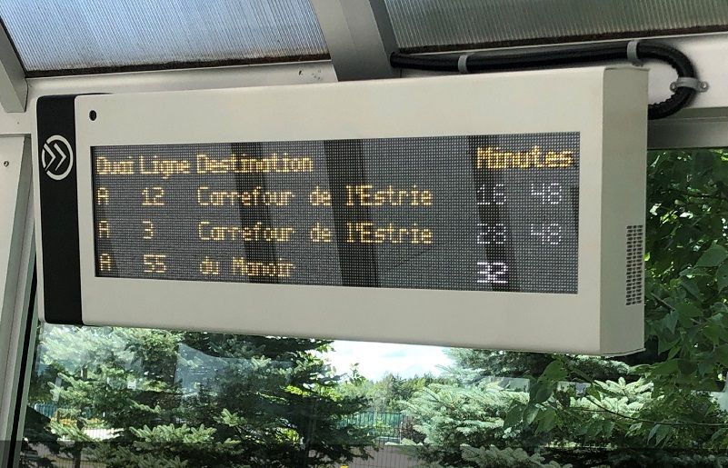 Des panneaux pour suivre son bus en temps réel ACTUALITÉS Estrie Le