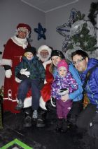 Photo souvenir  avec le pre nol march de la gare Sherbrooke